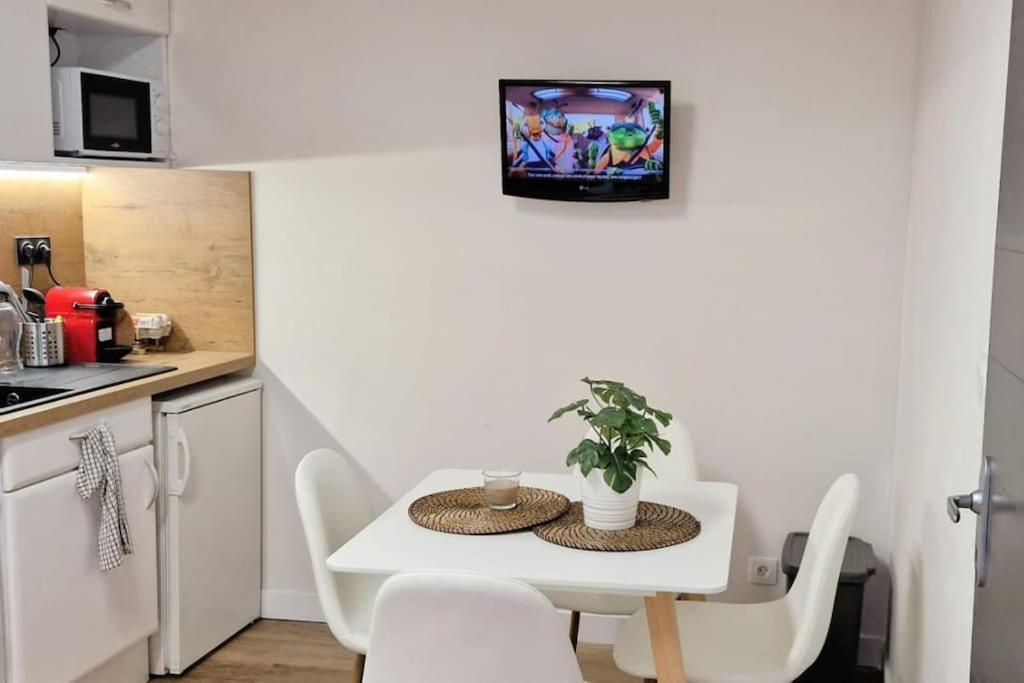Lourde Center Apartment 3 Bed With Parking Lourdes Exteriör bild